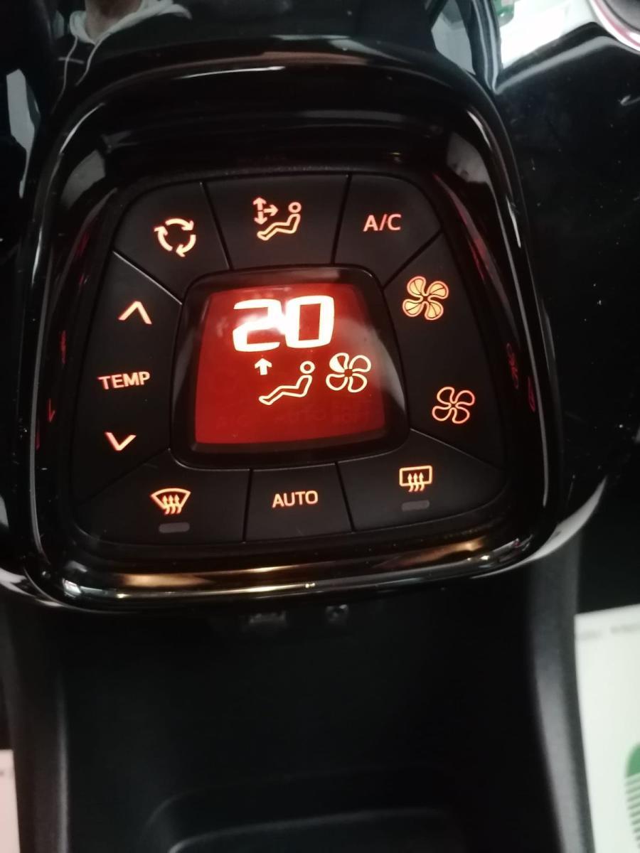 PEUGEOT - 108 - PureTech 82 5p. Allure TOP!