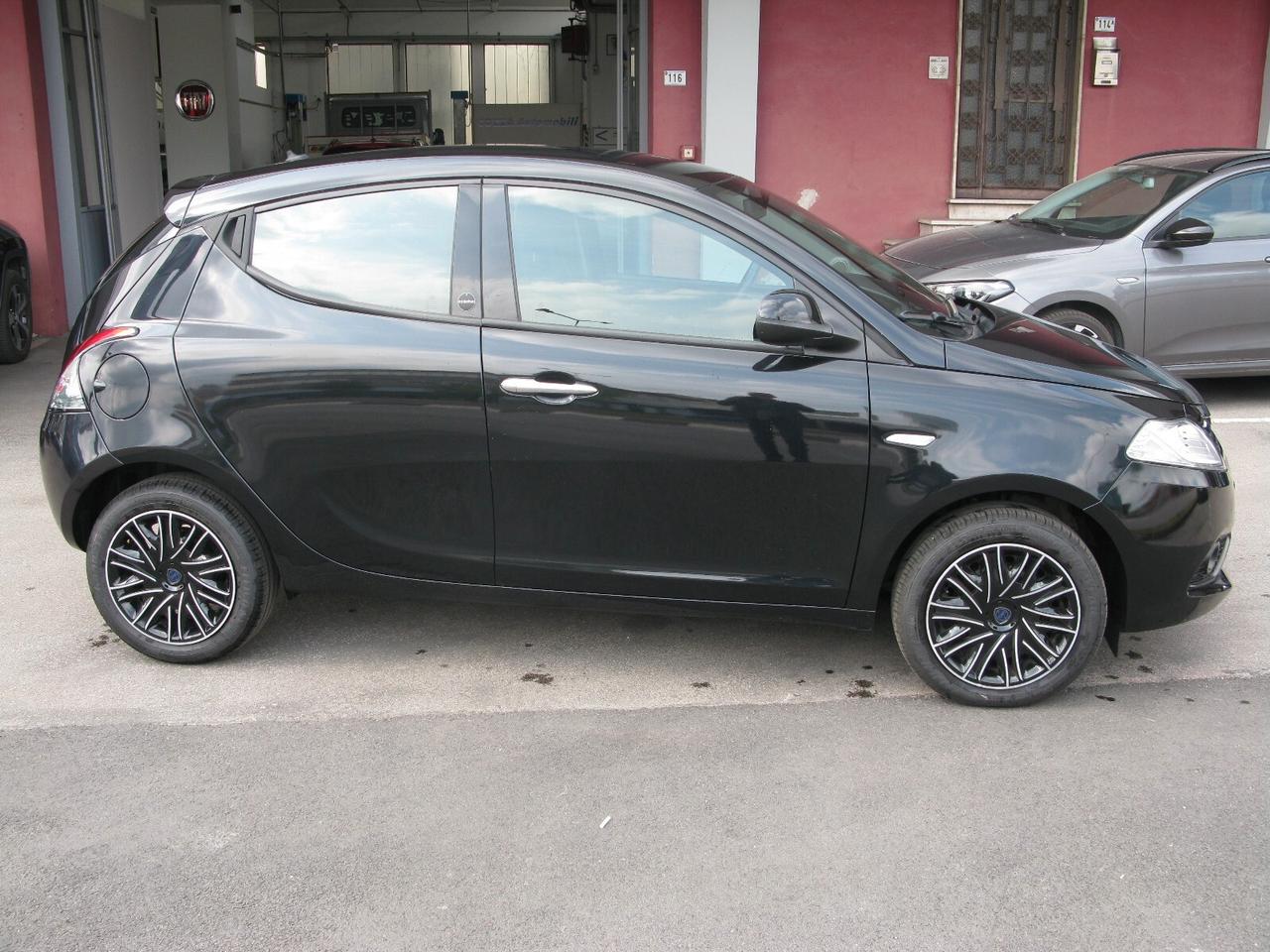 Lancia Ypsilon 1.0 FireFly 5 porte S&S Hybrid Ecochic Gold