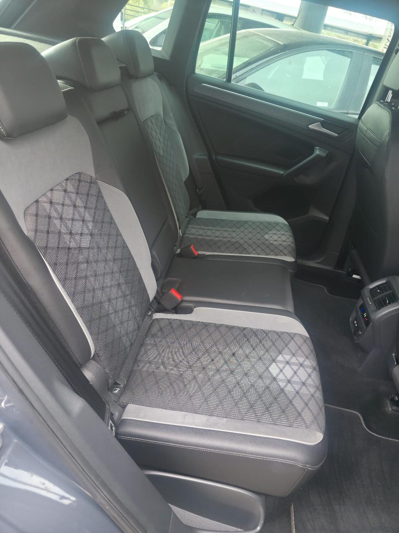 Volkswagen Tiguan 2.0 TDI 150 CV SCR DSG R-Line