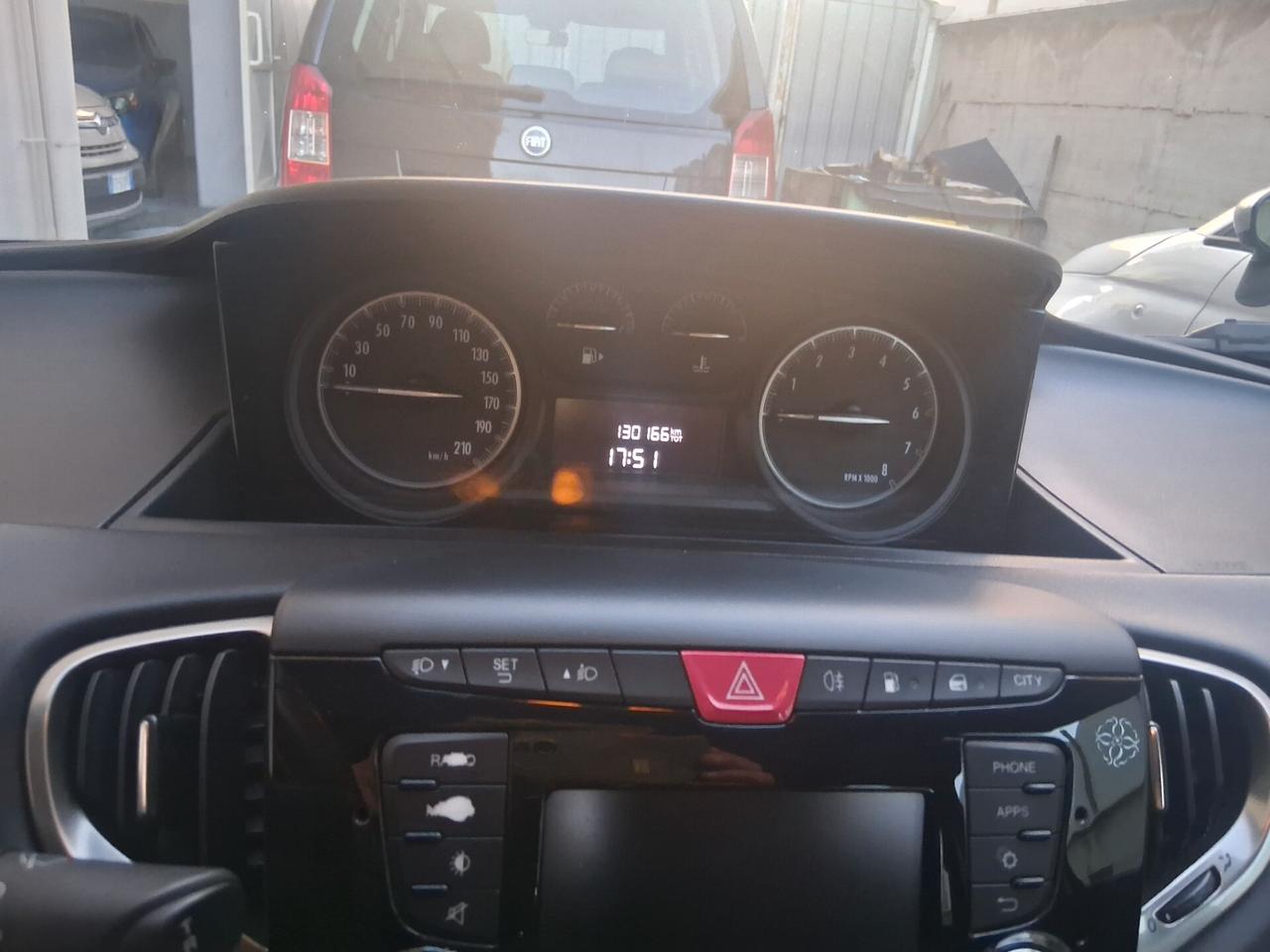 Lancia Ypsilon 1.2 69 CV 5 porte GPL Ecochic Platinum km certificati come nuova
