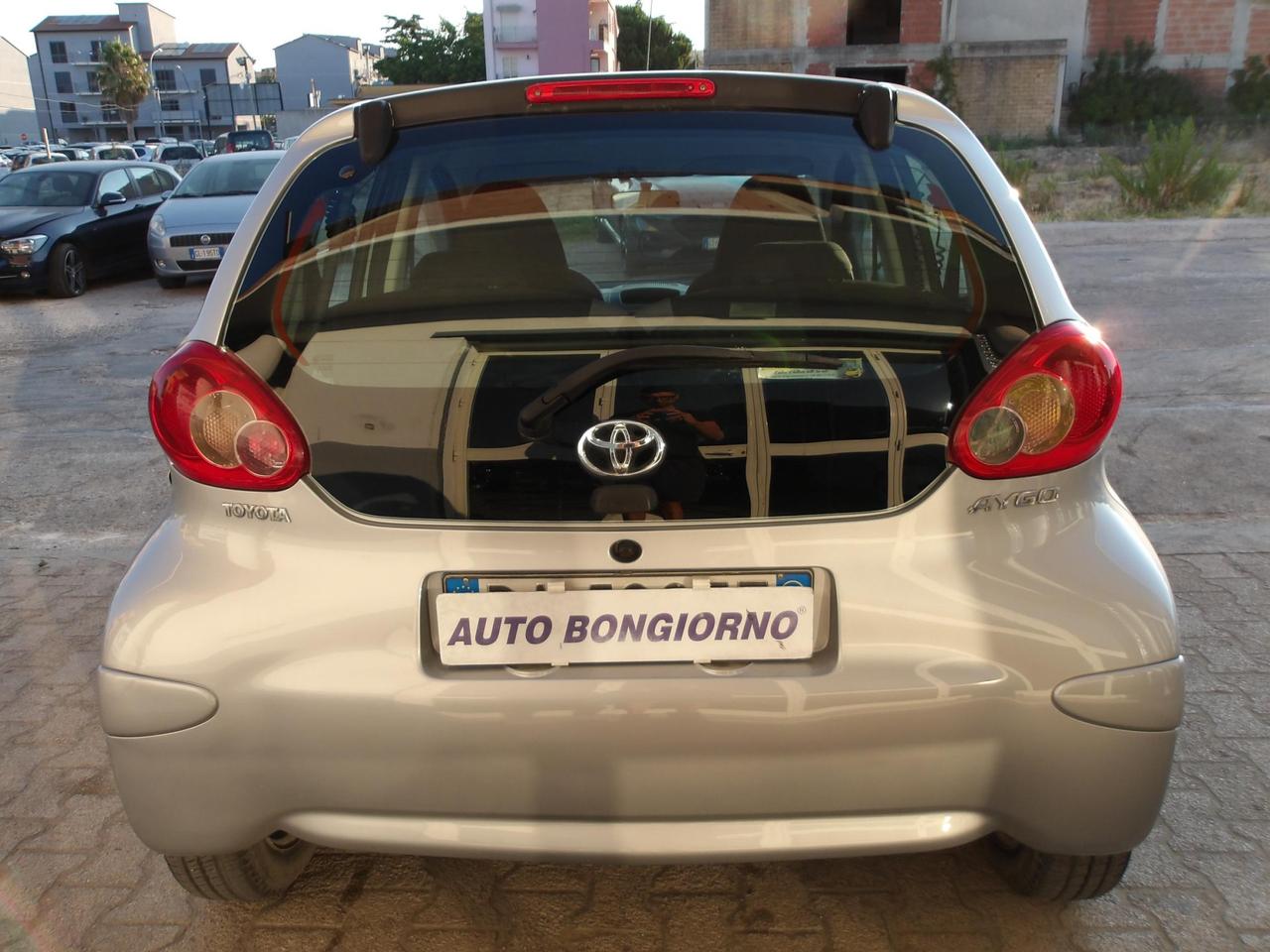TOYOTA AYGO 5p 1.4d Sol