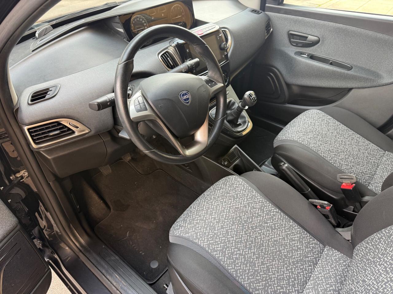 Lancia Ypsilon 2023 - 1.0 FireFly 5 porte S&S Hybrid Gold