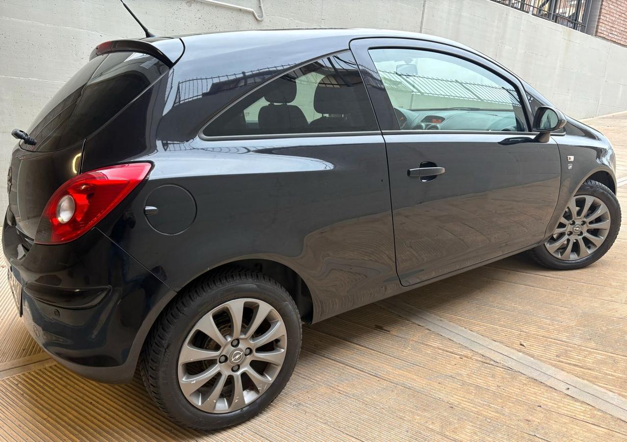 Opel Corsa 1.2 3 porte Club