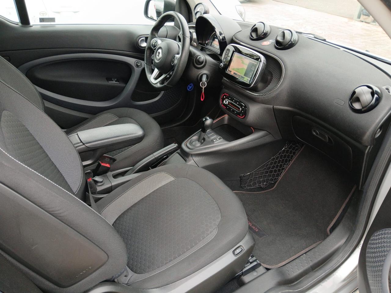 Smart ForTwo EQ cabrio Ushuaïa Brabus