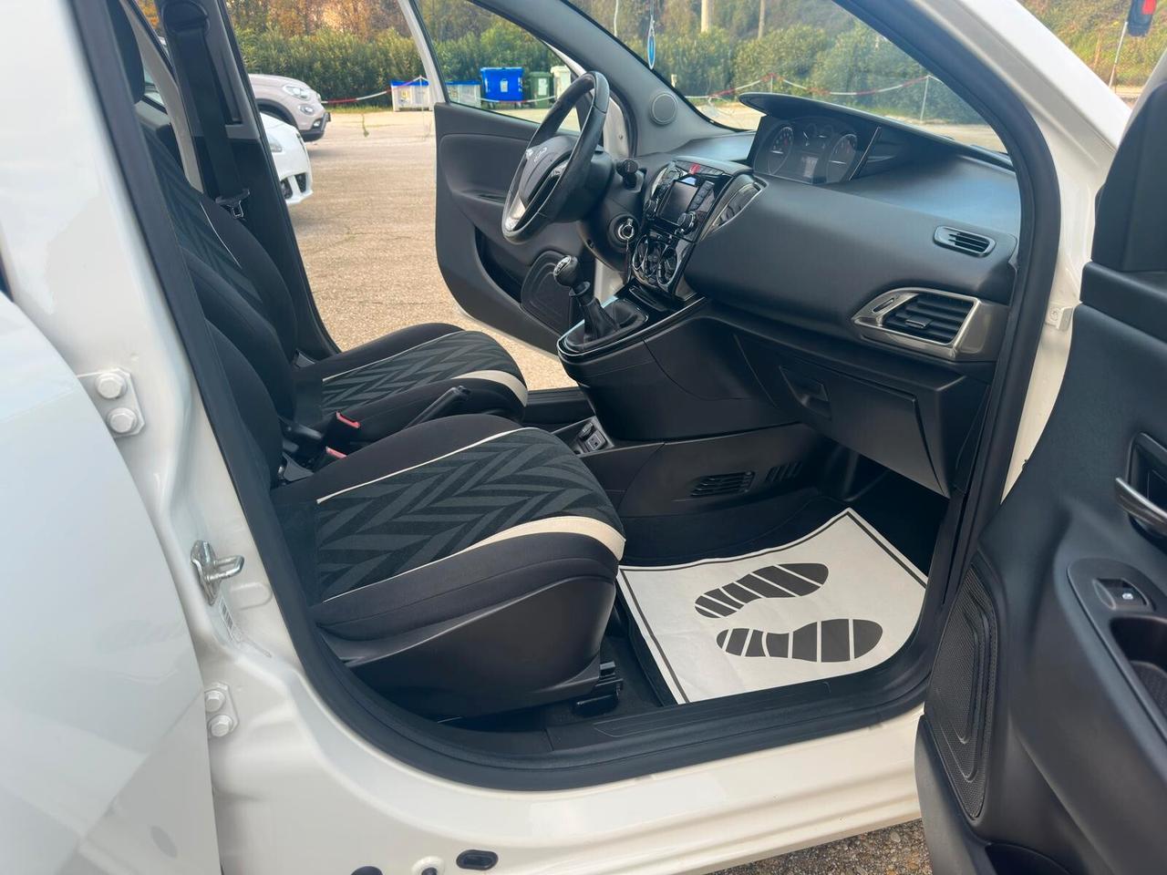 Lancia Ypsilon 1.2 69 CV 5 porte Platinum