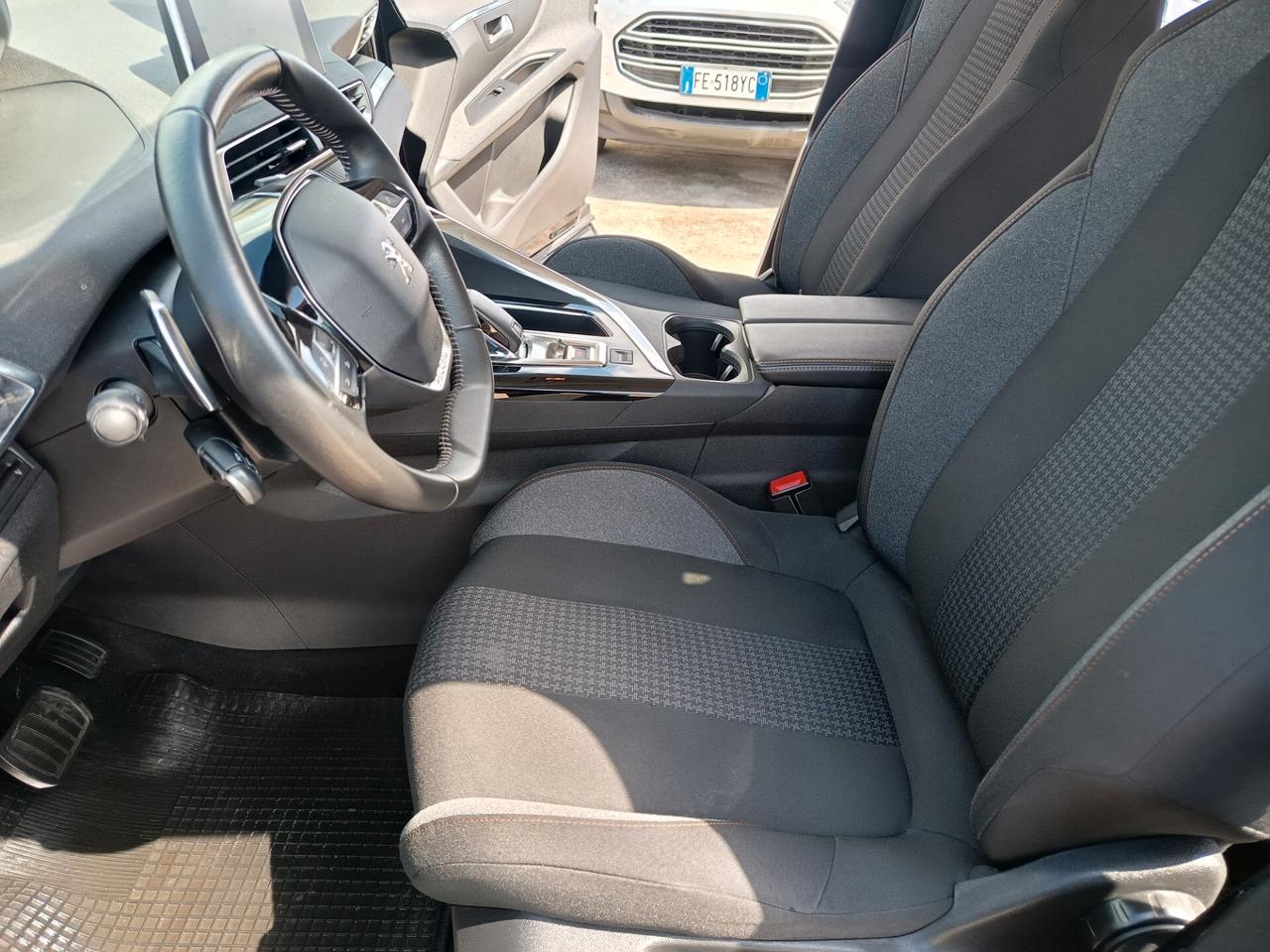 Peugeot 3008 BlueHDi 130 S&S EAT8 Business