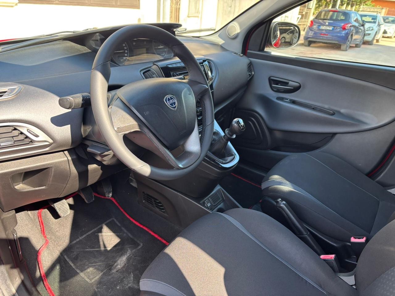 Lancia Ypsilon 0.9 TwinAir 85 CV 5 porte Metano Ecochic Platinum