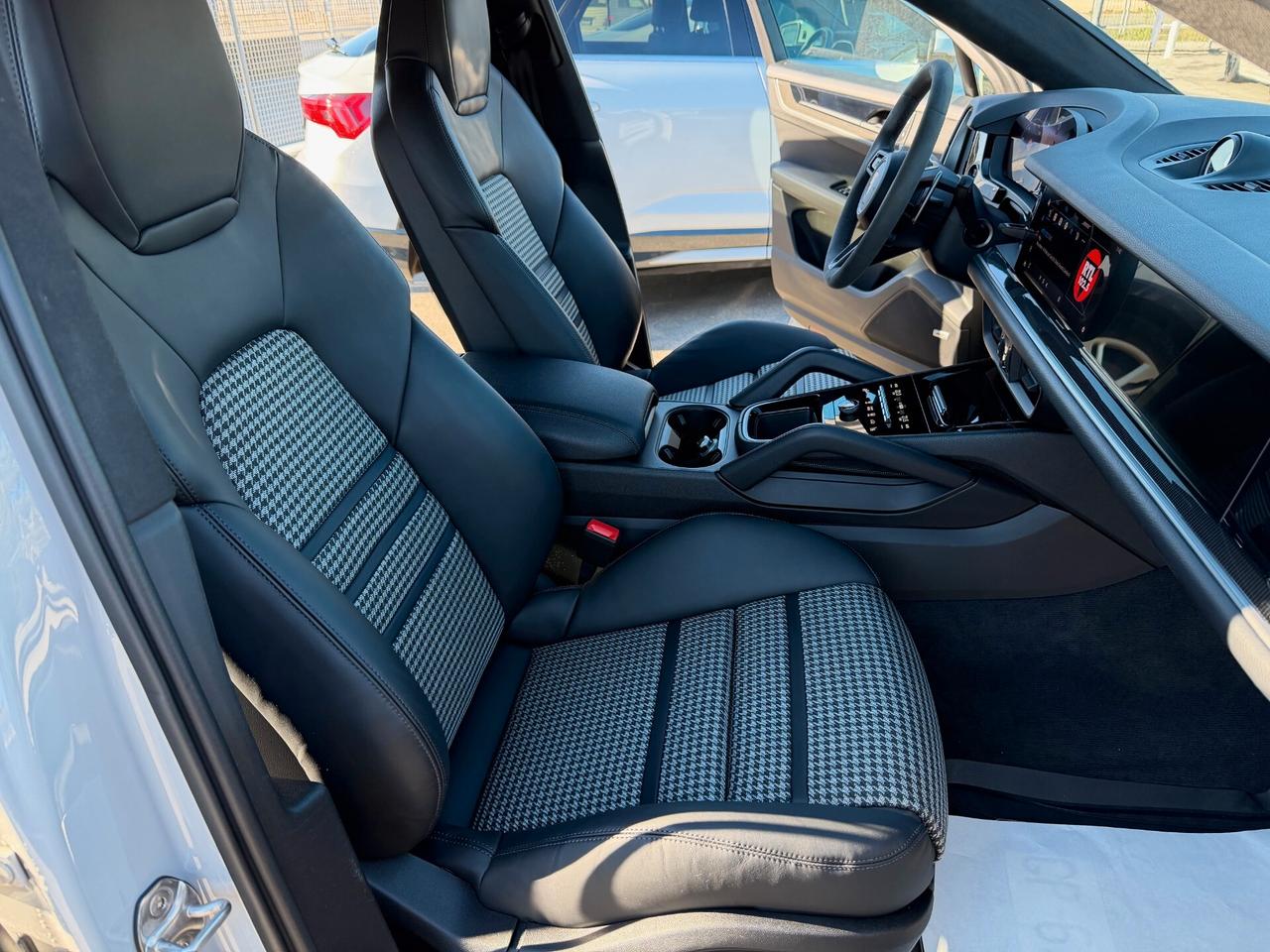 Porsche Cayenne Coupé 3.0 V6 E-Hybrid/4STERZ/DISPL. PASSEGPACK SPORT