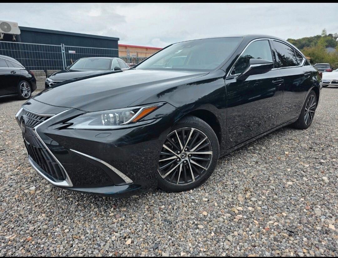 Lexus ES Hybrid Luxury
