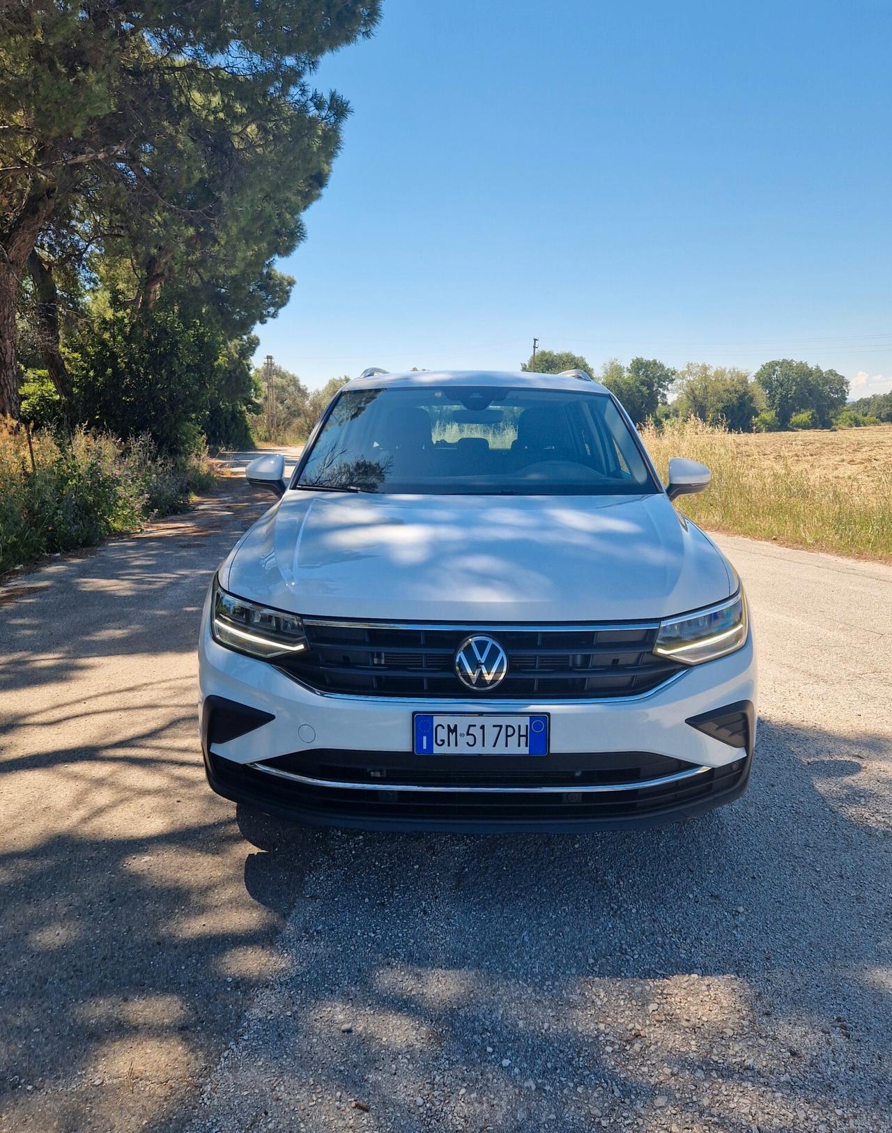 Volkswagen Tiguan 2.0 TDI SCR Life km 27.000 pari al nuovo