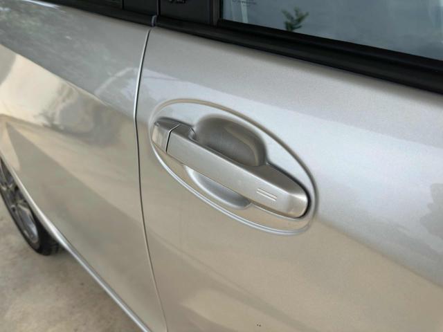 TOYOTA Yaris 1.5 5 POSTI IBRIDA OK NEOPATENTATI BI-COLOR