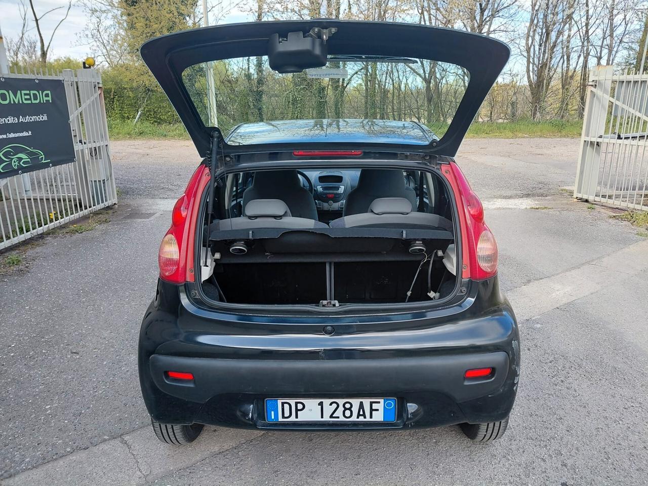 Peugeot 107 1.0 5 Porte (Neopatentati)