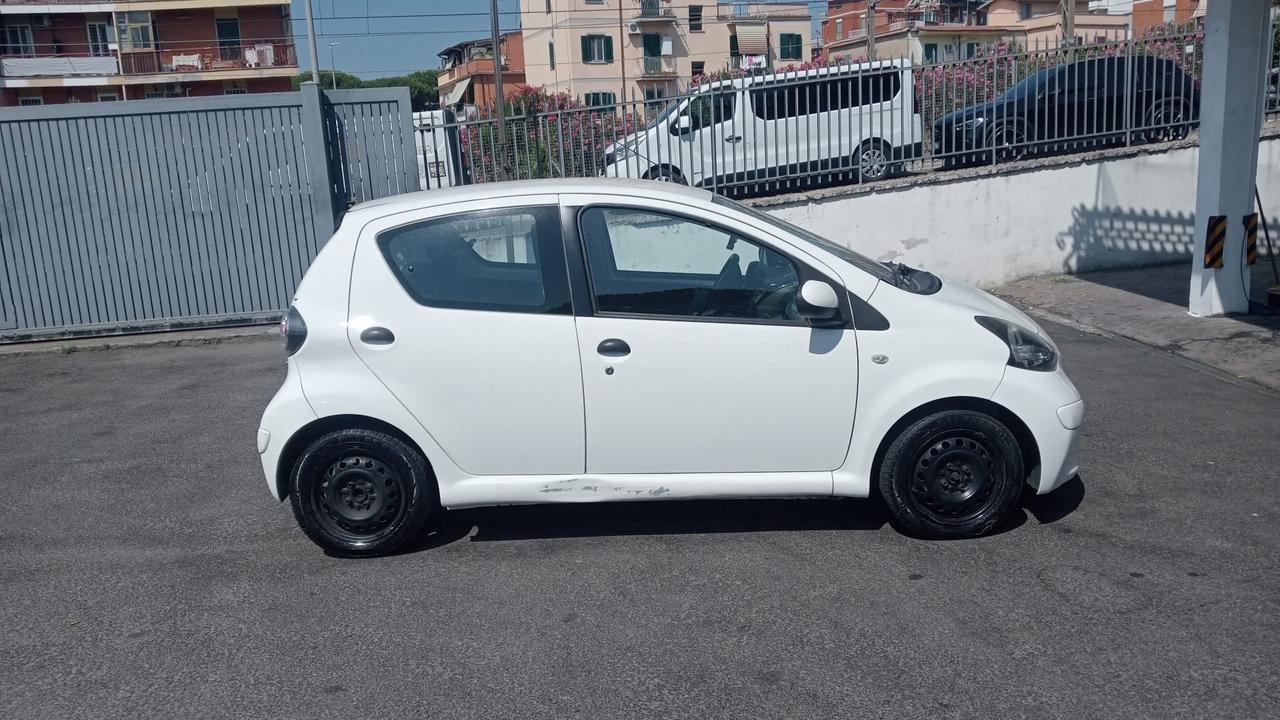 Toyota Aygo 1.0 12V VVT-i 5 porte Cool Soda Connect