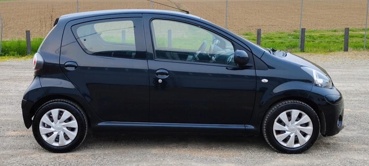 Toyota Aygo 1.0 VVT-i 69 CV 5 porte x-cool