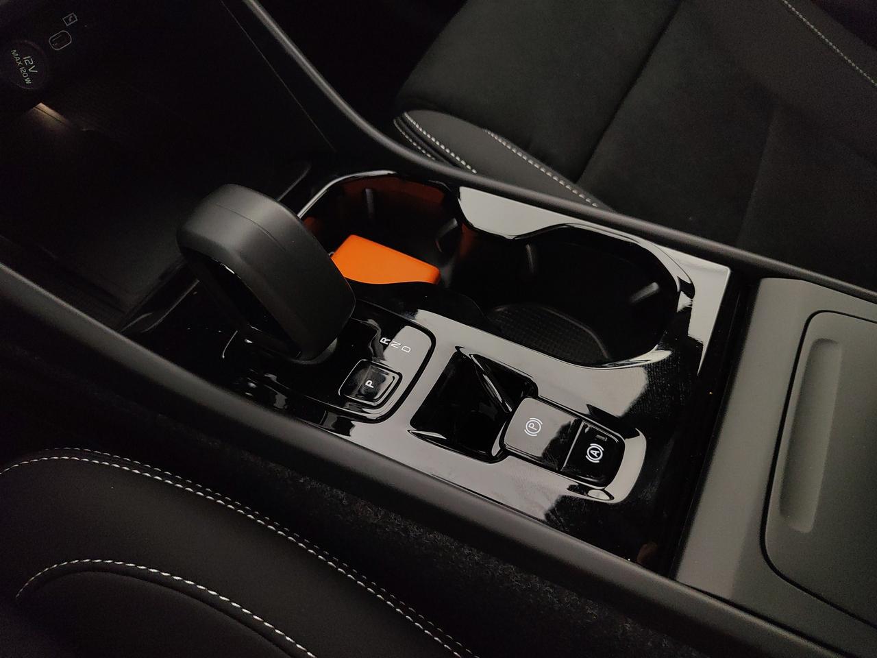 VOLVO XC40 2.0 b3 Ultra Black Edition auto