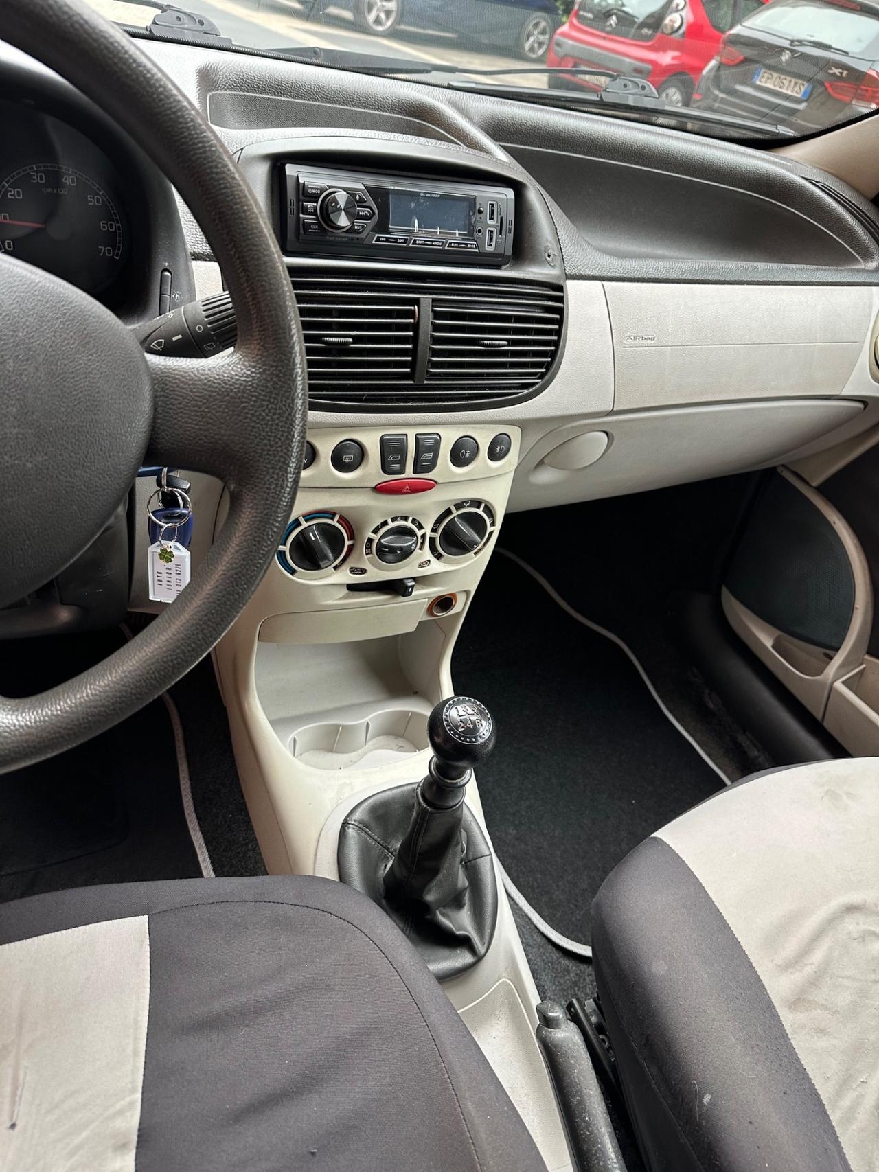 Fiat Punto 1.2i cat 5 porte EL
