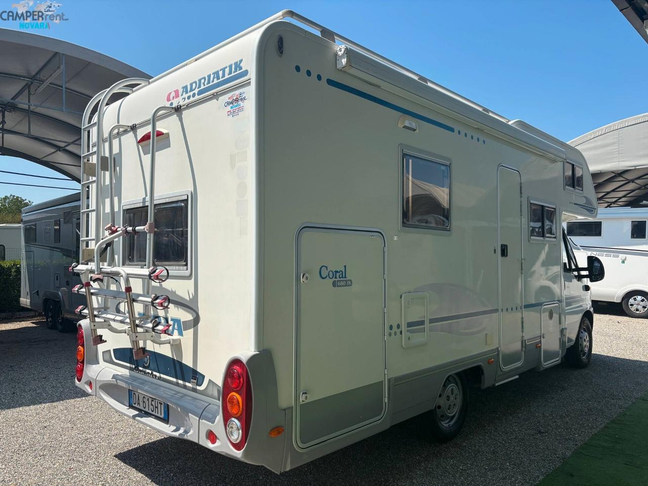 ADRIA ADRIATIK CORAL 680 SK - Mansardato con letti a castello in coda