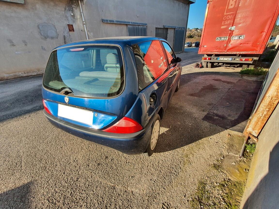 Lancia Y 1.1i cat Elefantino Blu