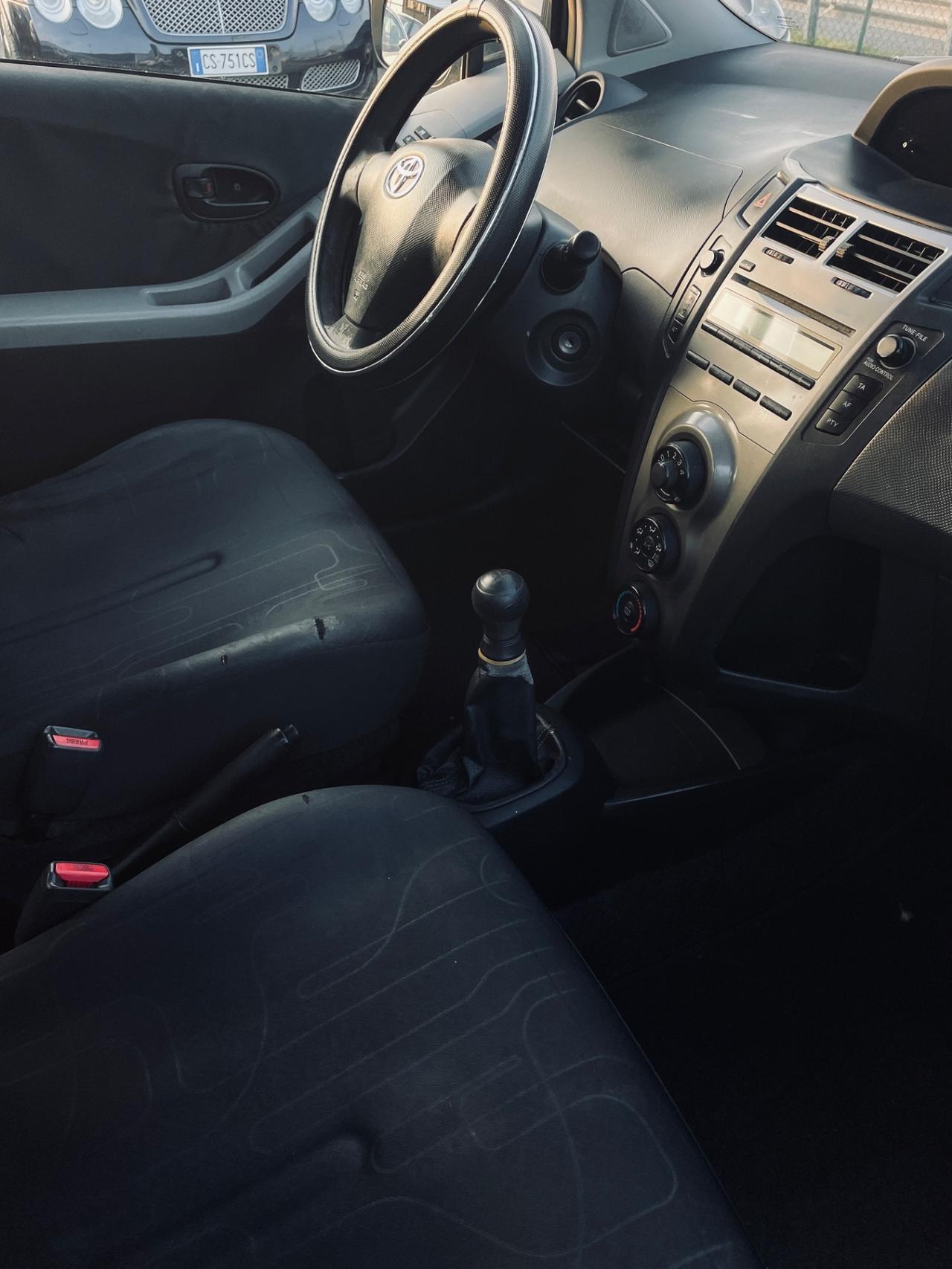 Toyota Yaris 1.0 5 porte Now