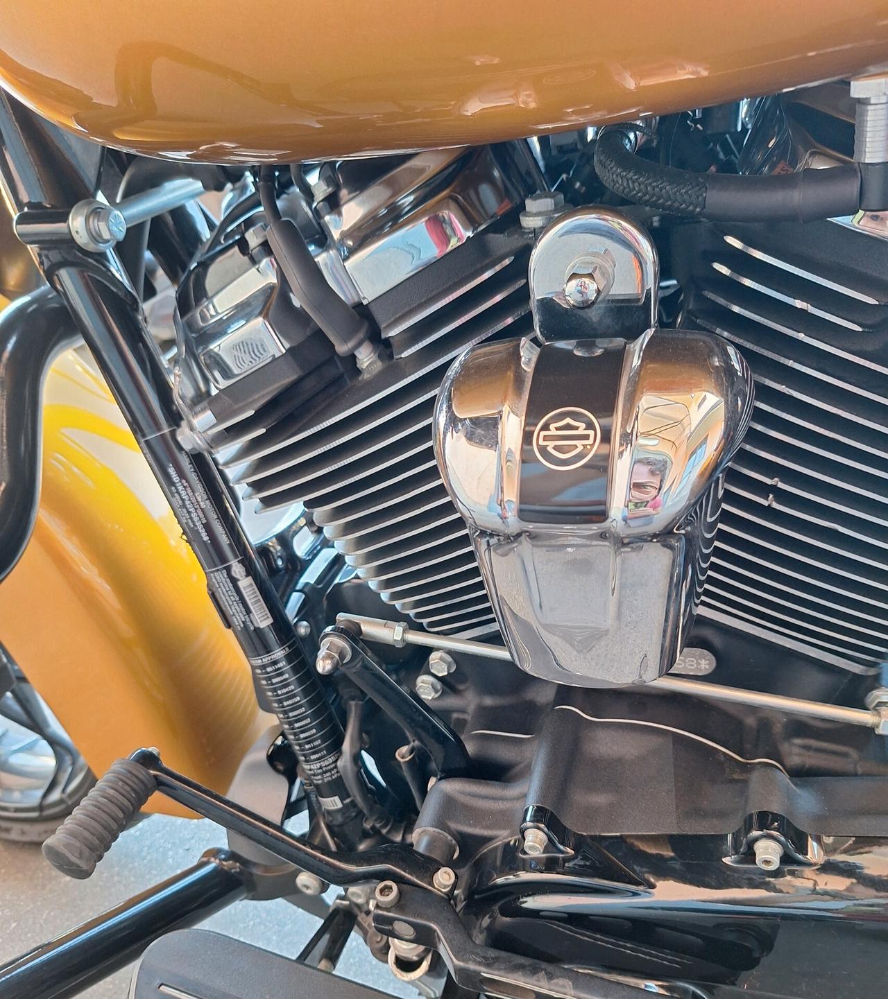 Harley-davidson Touring Street Glide Gold 114
