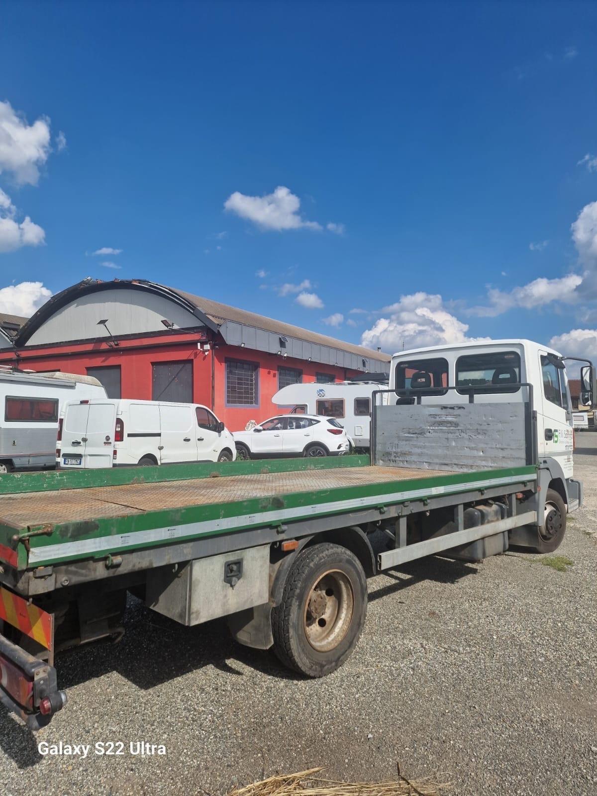 Nissan atleon Pat.c del 2002 in saldo 501