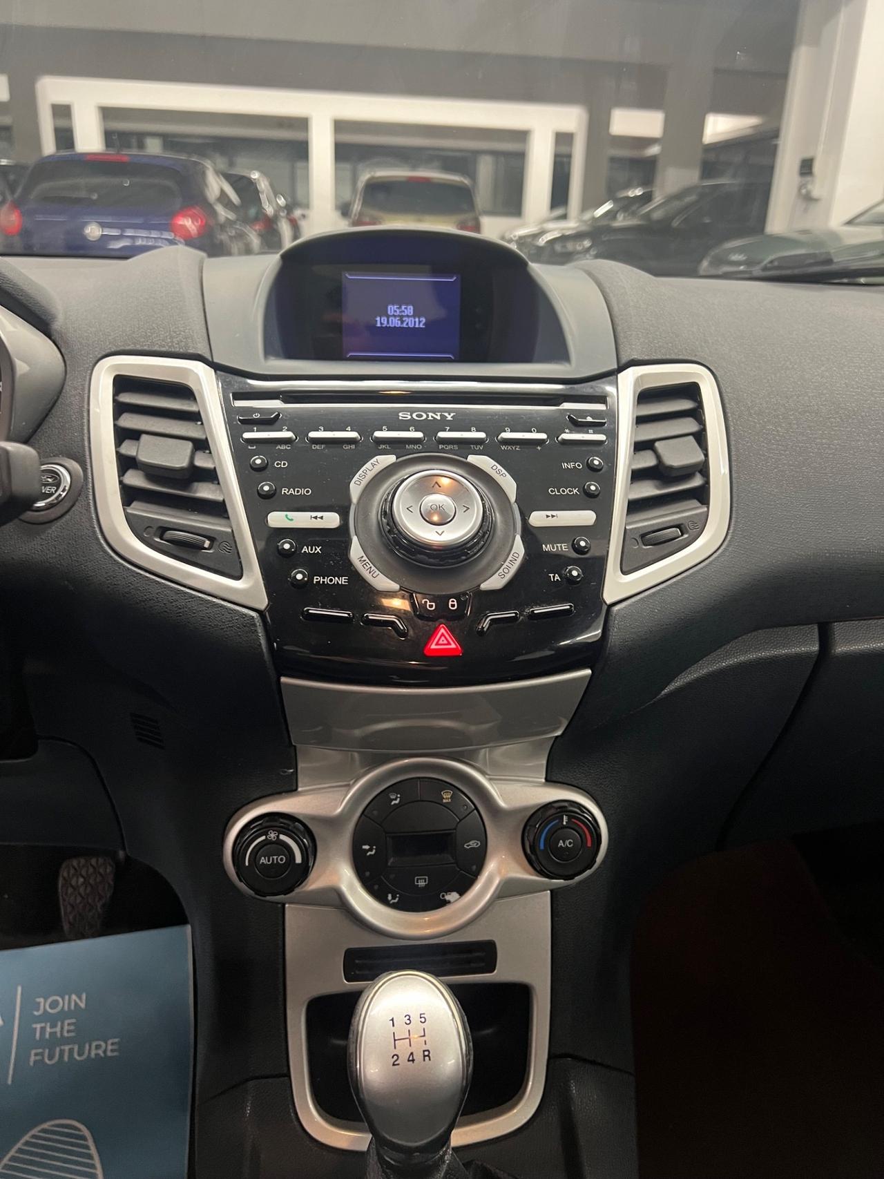 Ford Fiesta 1.4 TDCi 70CV 5 porte Titanium