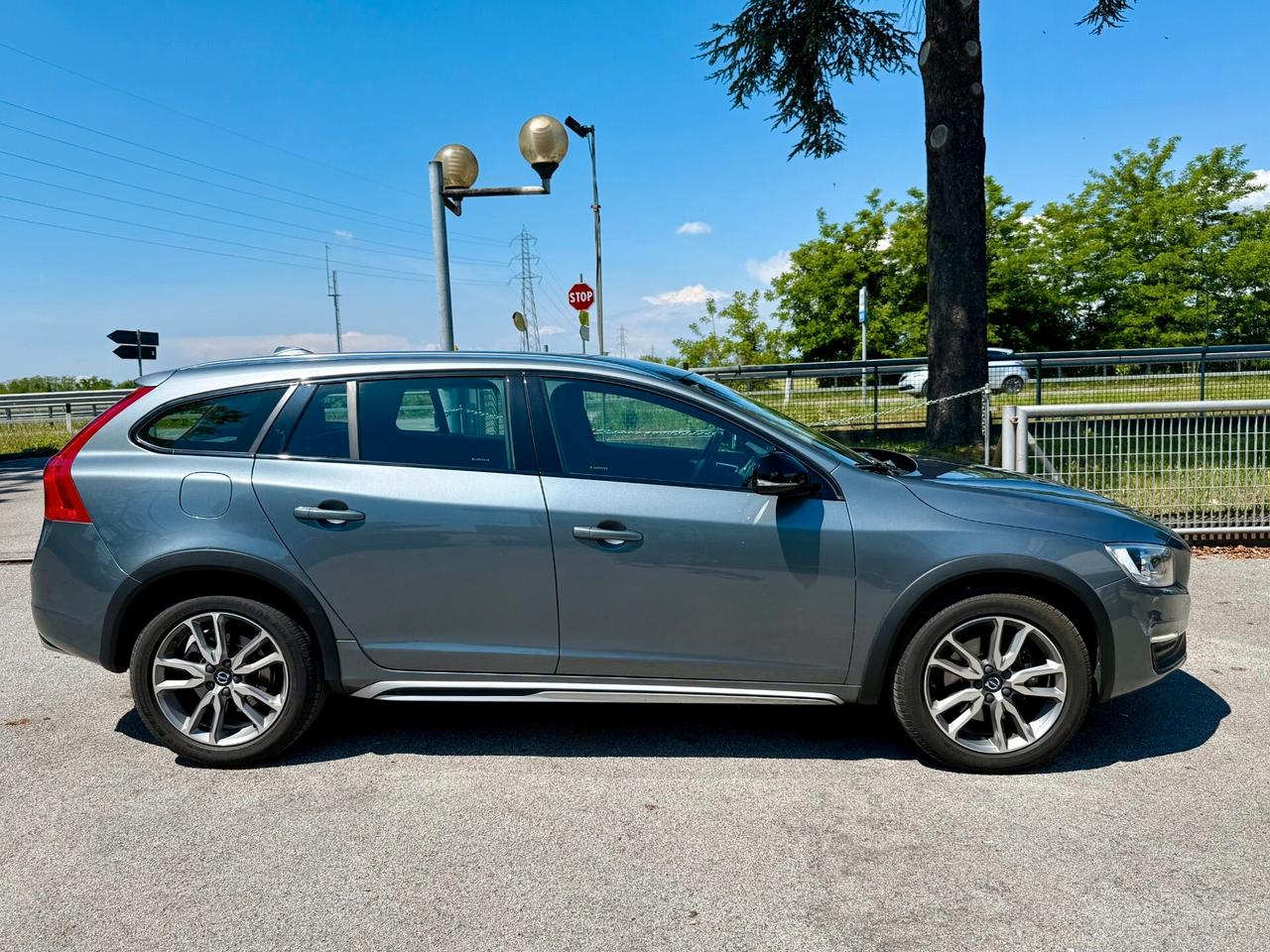 Volvo V60 Cross Country 2.0 d3 Business Plus geartronic 150cv TAGLIANDI VOLVO