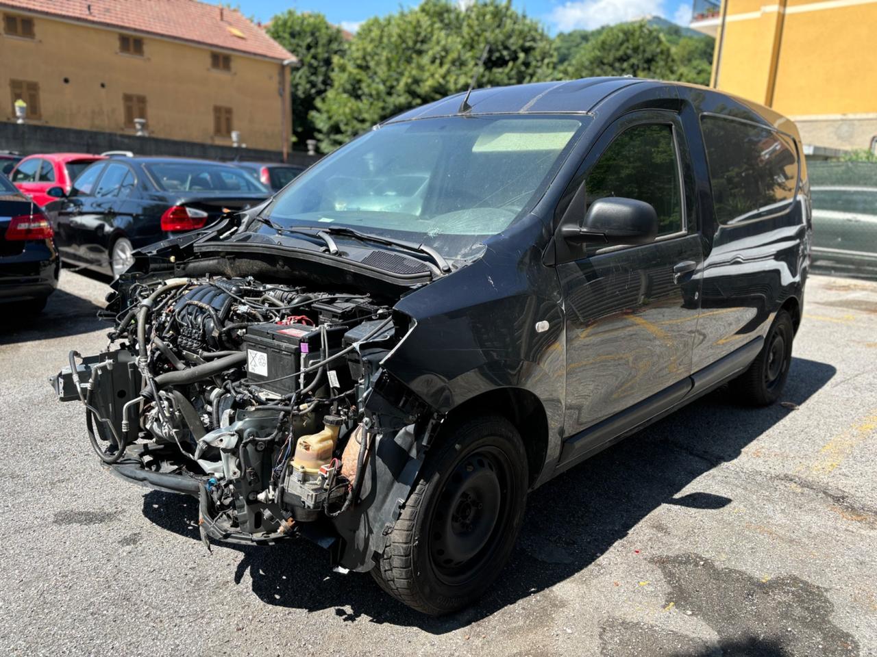 DACIA DOKKER BENZINA SINISTRATA