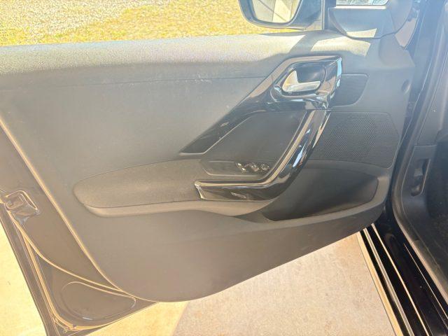 PEUGEOT 208 1.2 82cv 5 porte POCHI CHILOMETRI OK NEOPATENTATI