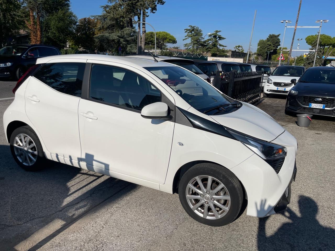 Toyota Aygo Connect 1.0 VVT-i 72 CV 5 porte x-clusiv