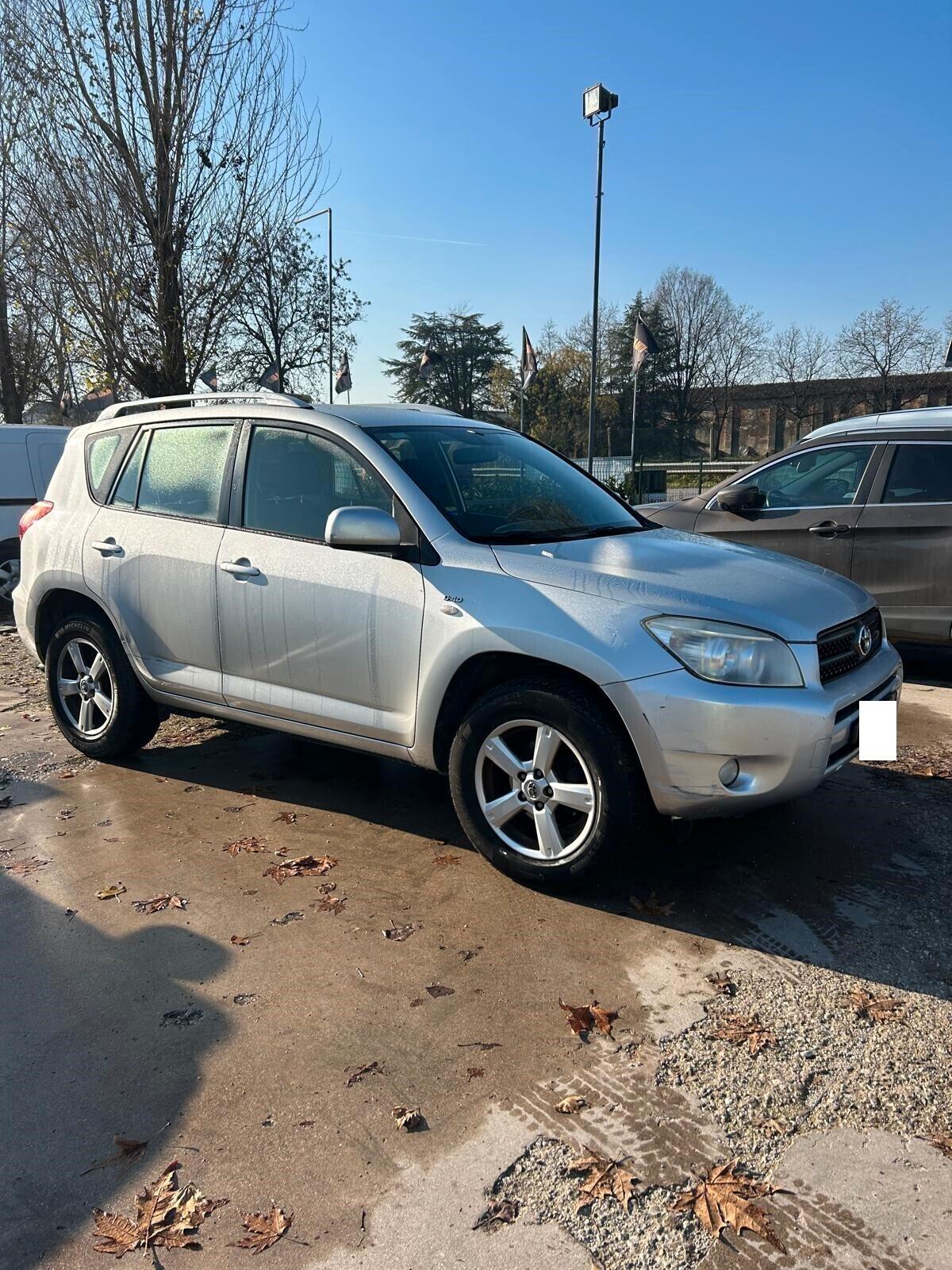 Toyota RAV 4 RAV4 2.2 D-4D 136 CV DPF Luxury OK NEO PATENTATI