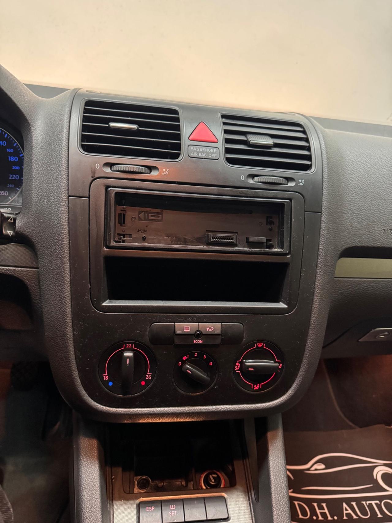 Volkswagen Golf 1.6 16V FSI 5p. Sportline