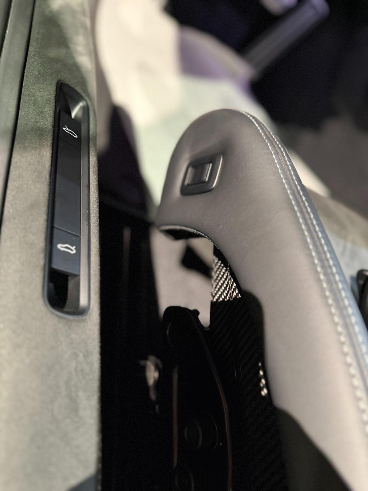 Porsche 911 Coupe 3.0 Dakar auto