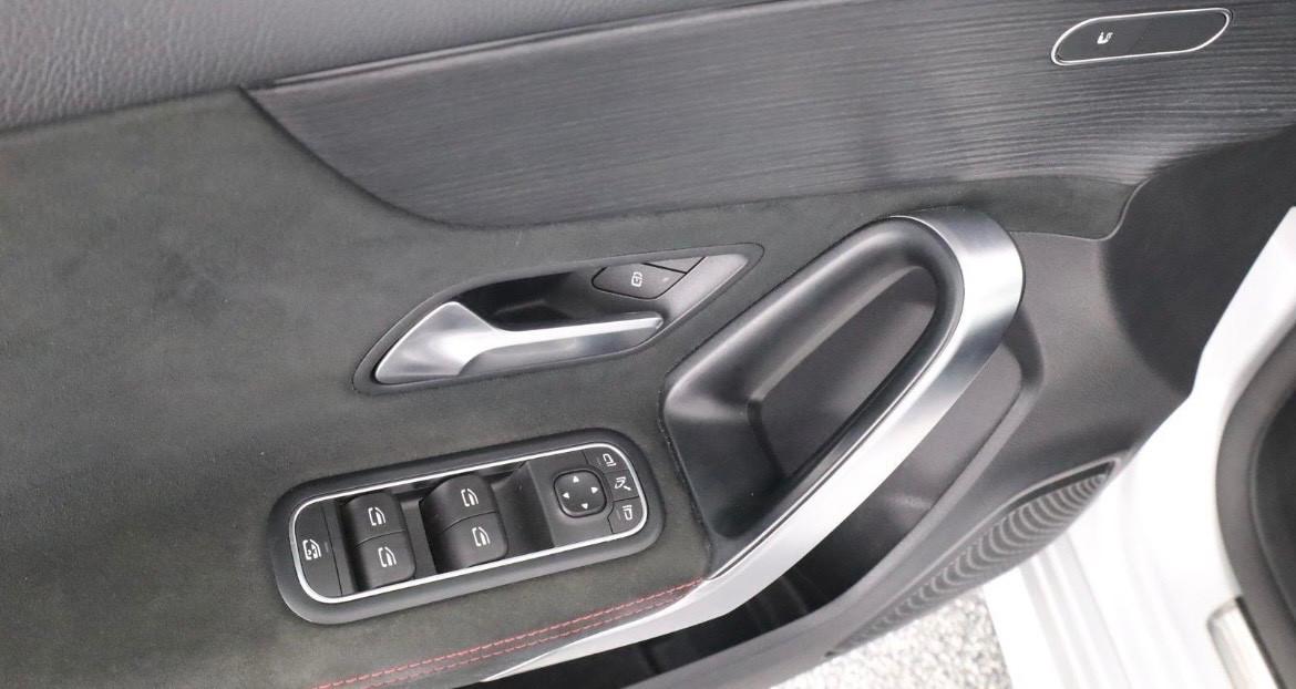 Mercedes-benz A 180d Automatic Premium AMG Line