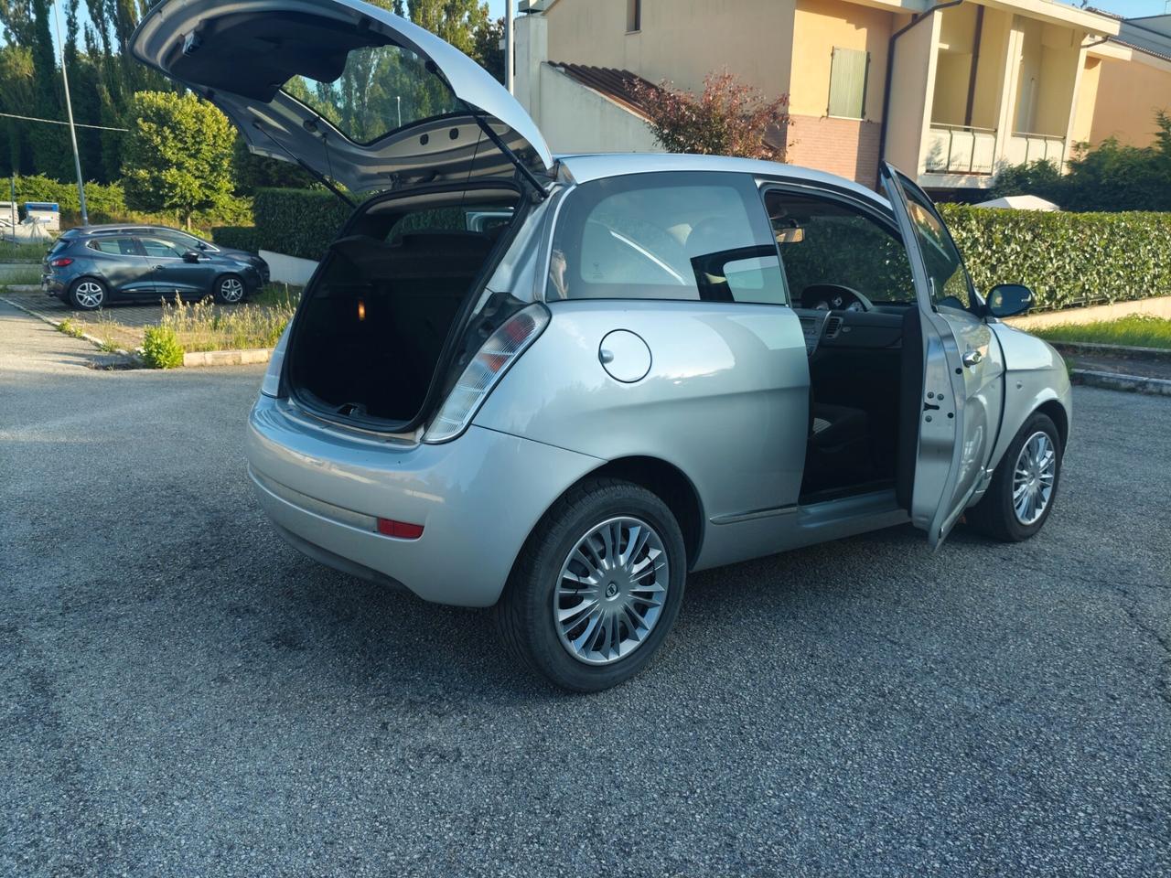 Lancia Ypsilon 1.3 diesel 115 000 km