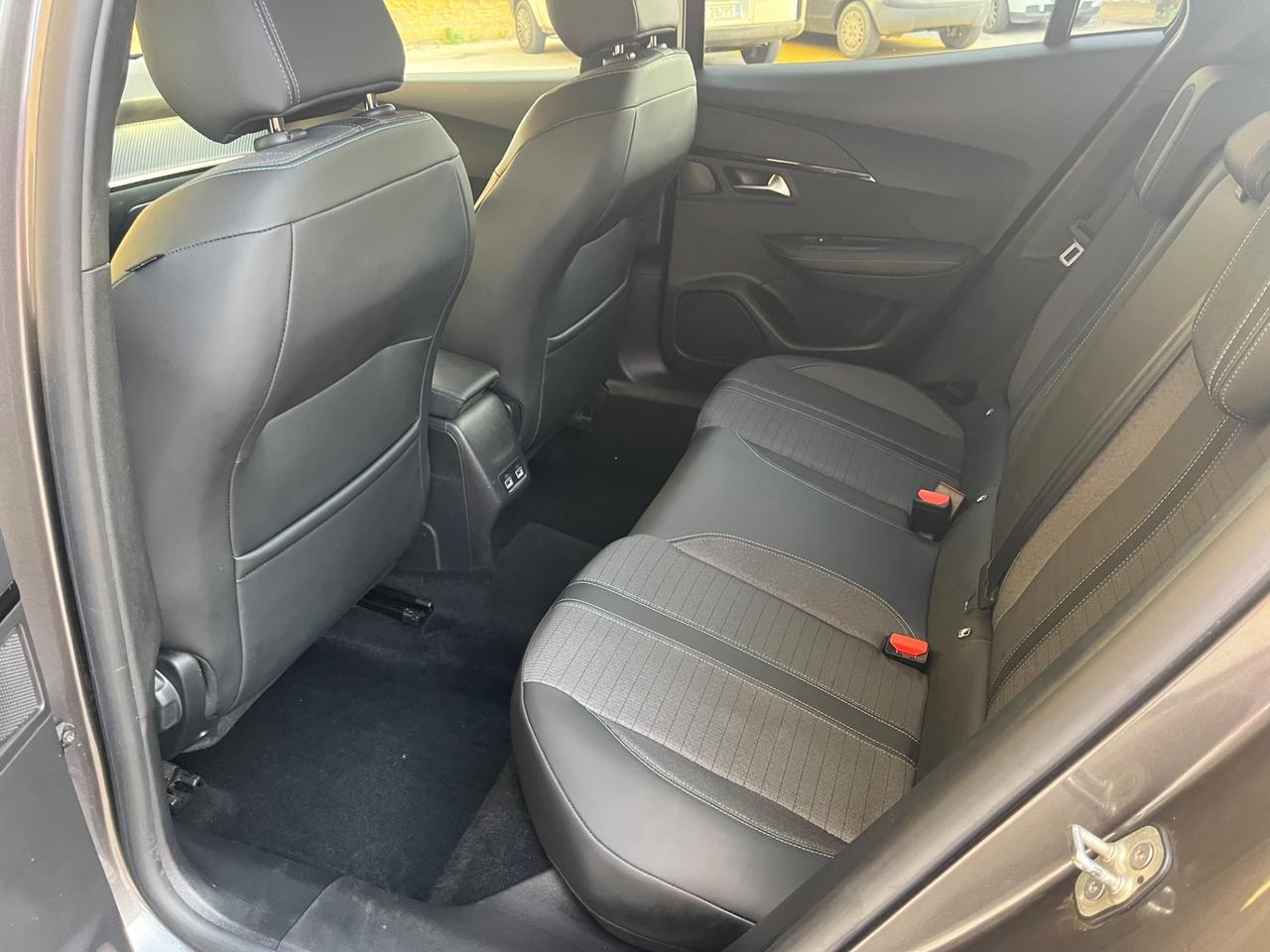 Peugeot 2008 BlueHDi 110 S&S Allure Pack