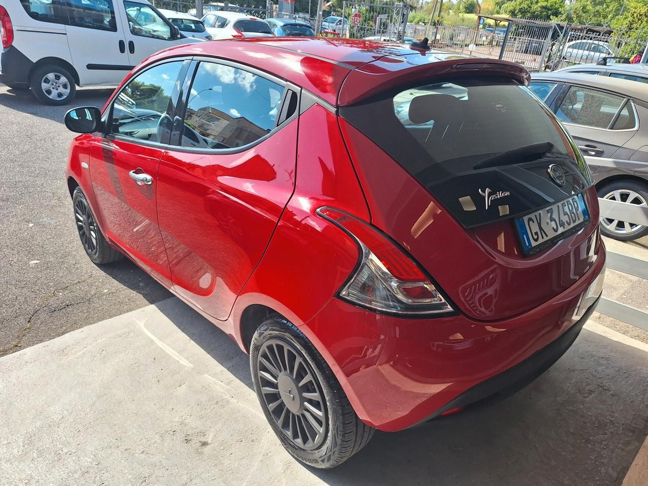 Lancia Ypsilon 1.2 69 CV 5 porte GPL Ecochic Silver