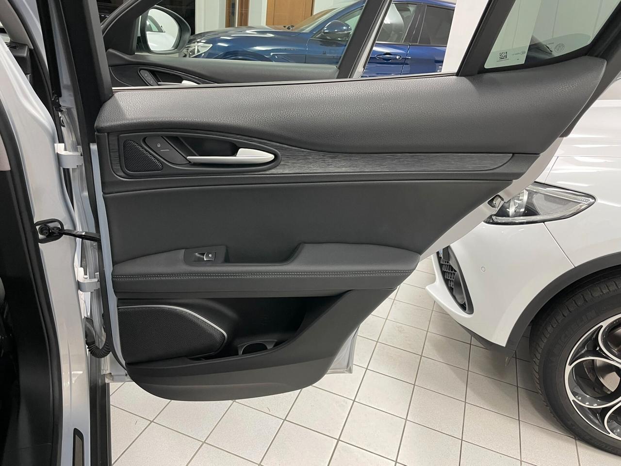 Alfa Romeo Stelvio 2.2 TD 160 CV SPORT-TECH CERCHI 19" VETRI SCURI