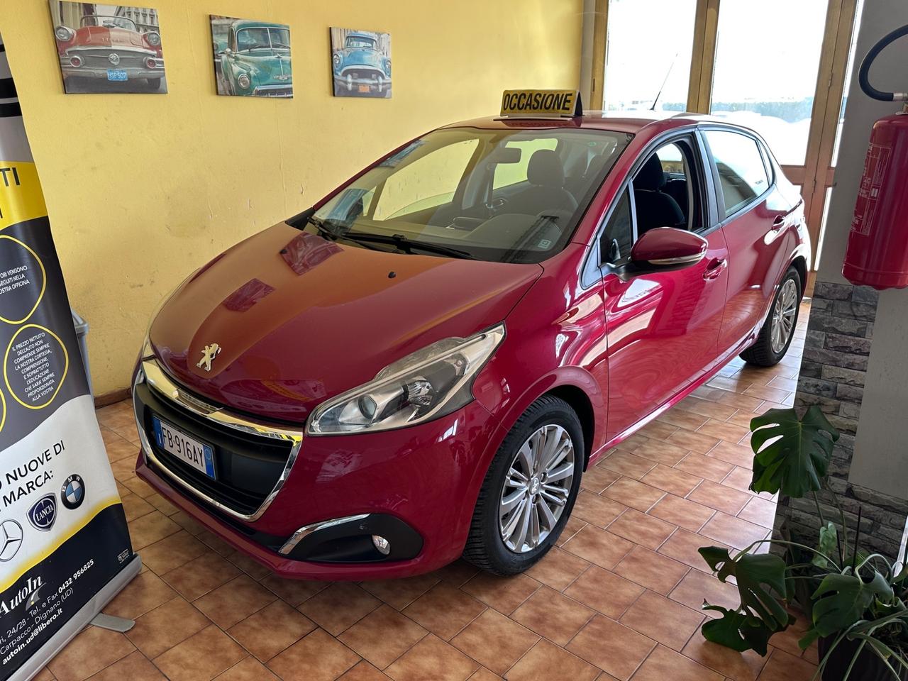 Peugeot 208 1.2benz. Allure
