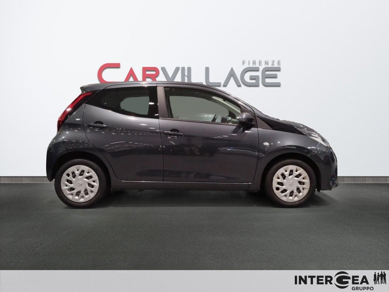 TOYOTA Aygo 5p 1.0 x-business 72cv