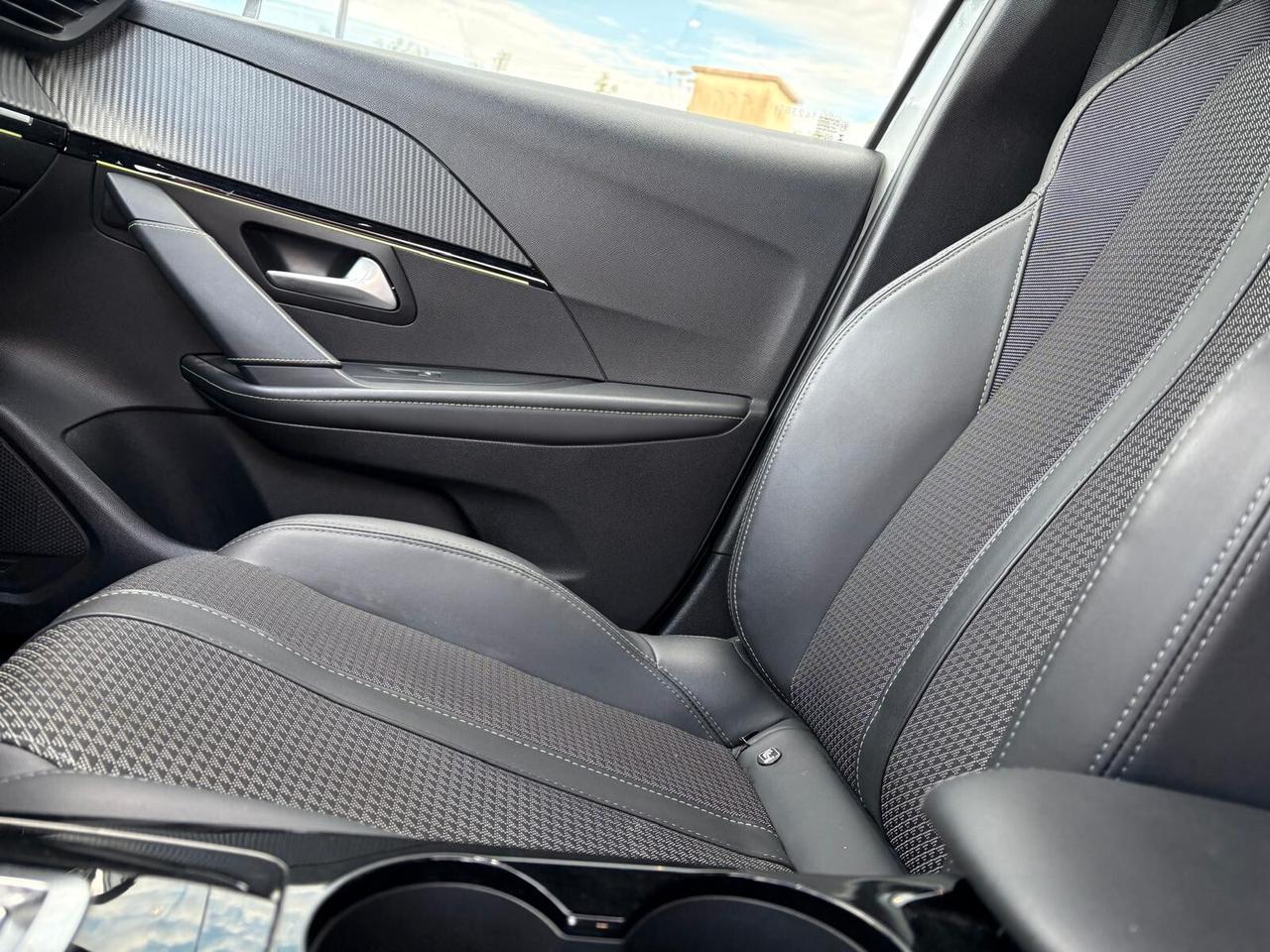 Peugeot 208 GT Line motore elettrico 5 porte SPOTICAR