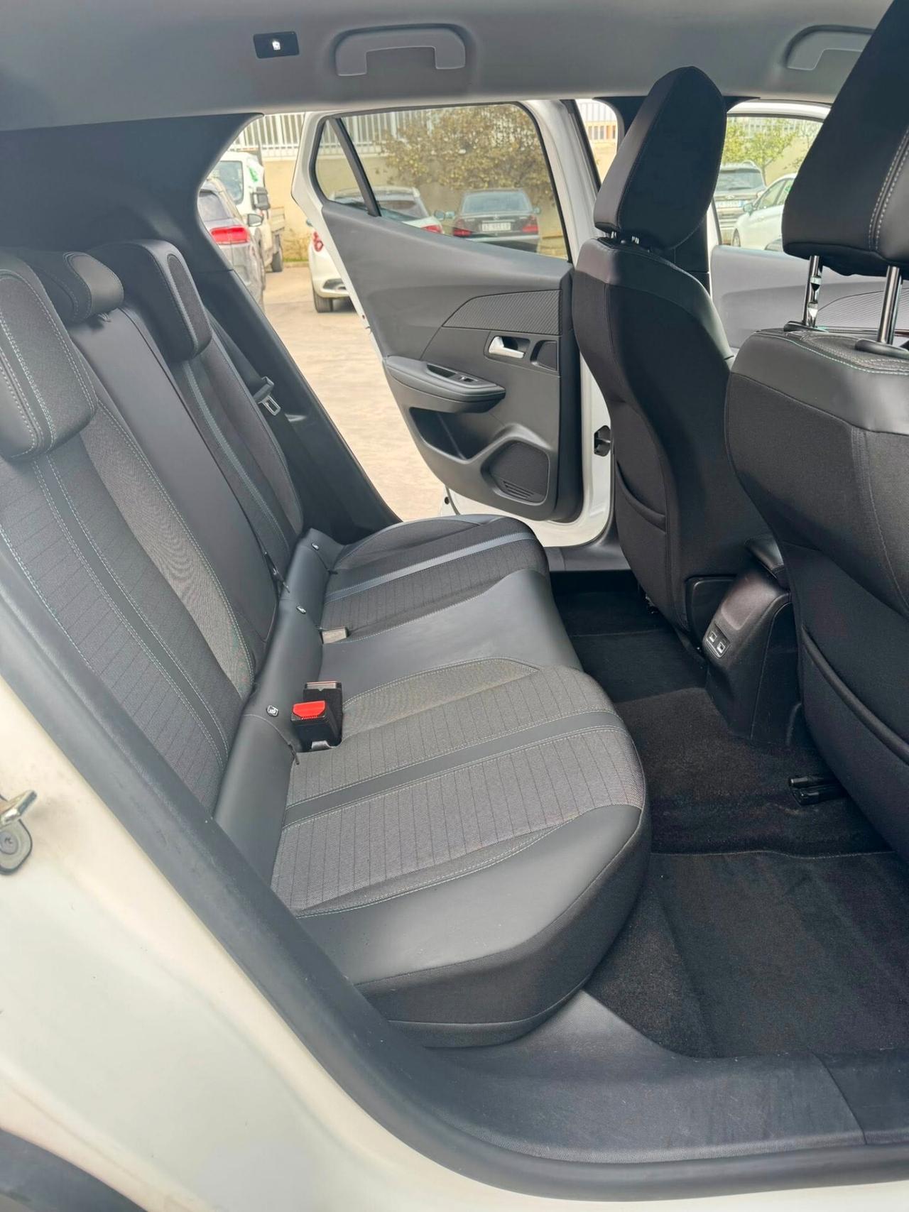 Peugeot 2008 BlueHDi 130 S&S EAT8 Allure Pack