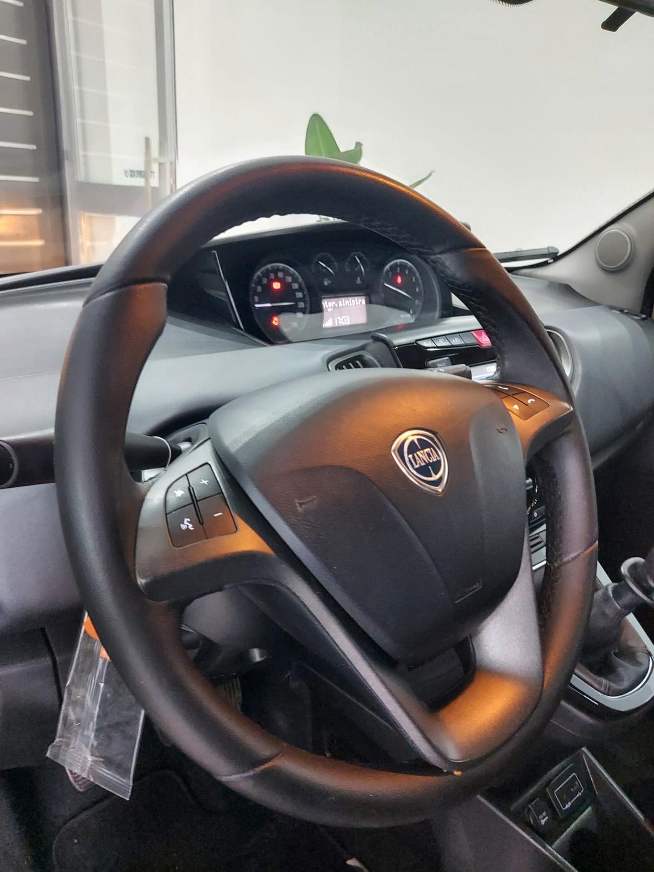 Lancia Ypsilon 1.2 69 CV 5 porte GPL Ecochic Silver
