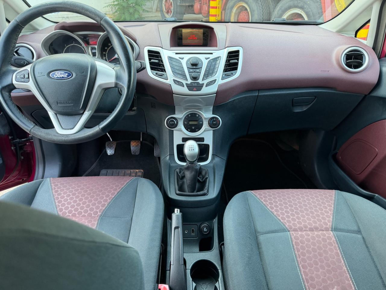 Ford Fiesta 1.4 TDCi 68CV 5 porte Titanium