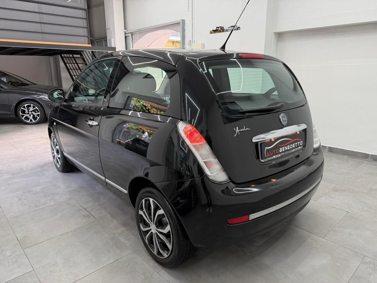 Lancia Ypsilon 1.2 8v diva 2011