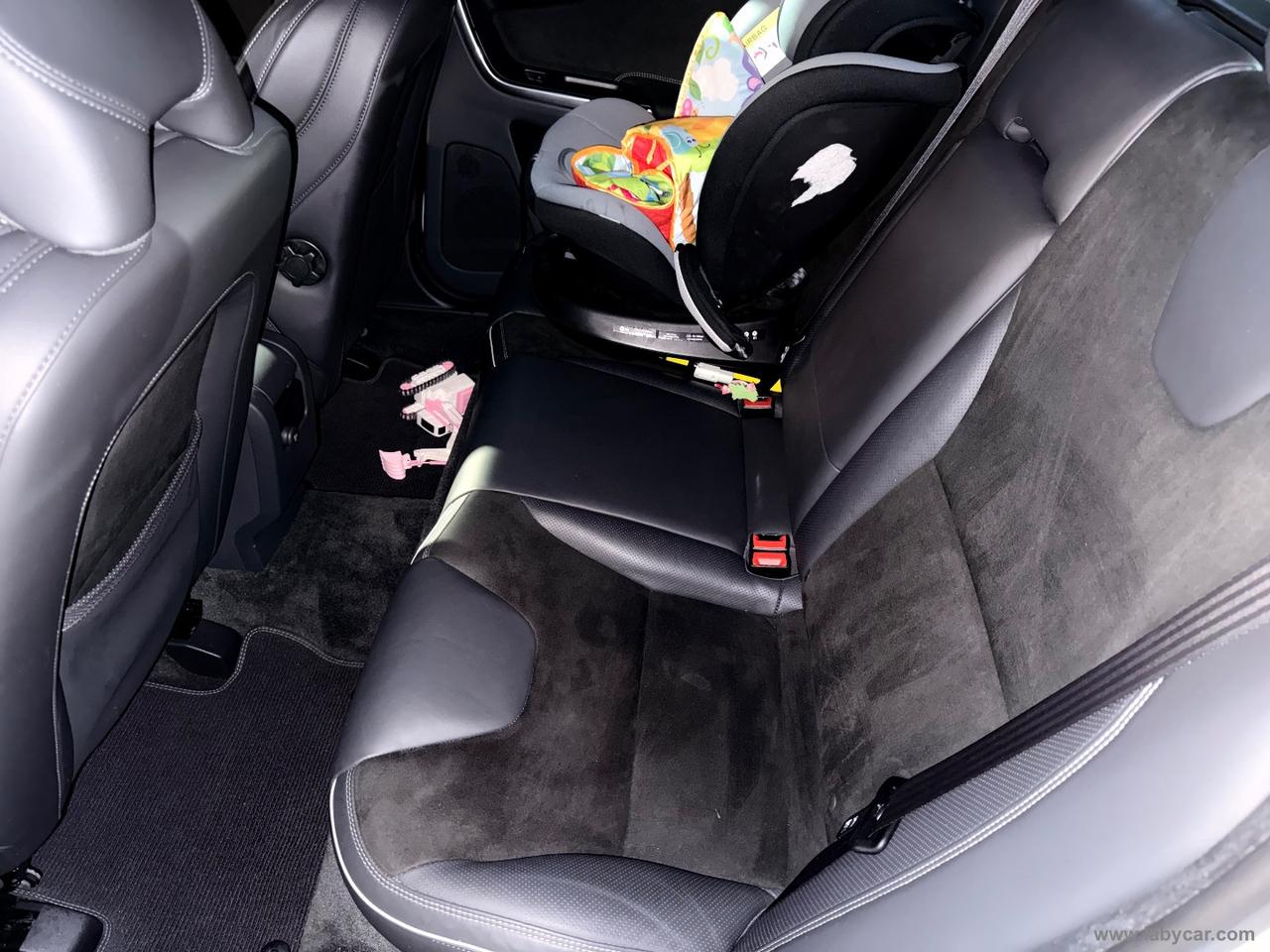 VOLVO XC60 D5 AWD Geartronic R-design Momentum