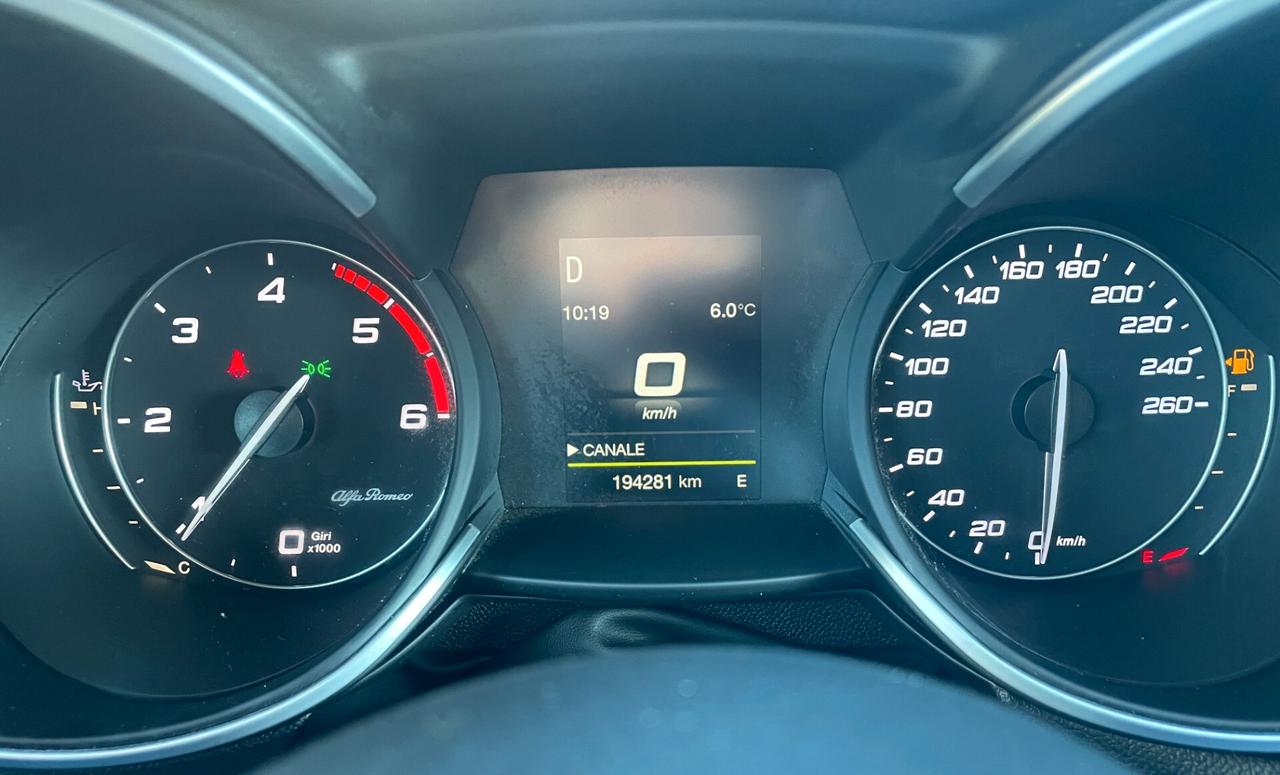 Alfa Romeo Stelvio 2.2 Turbodiesel 180 CV AT8 Q4 Business