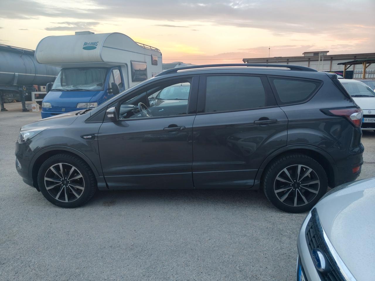 Ford Kuga 1.5 TDCI 120 CV S&S 2WD ST-Line