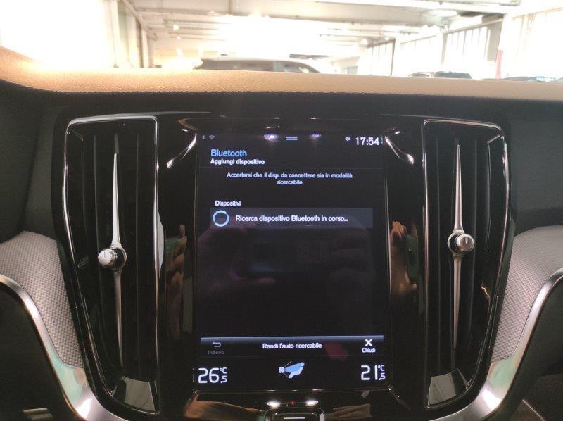 VOLVO V60 (2018-->) - V60 B4 (d) Geartronic R-Design