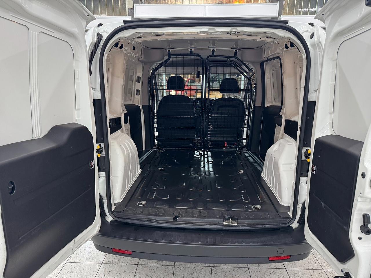 Doblò 1.6 MJT Lounge PORTA LATERALE PARI NUOVO!!!!!